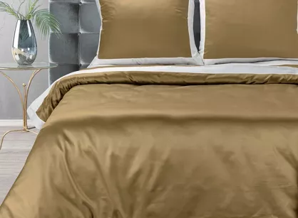 Pościel satyna bawełniana 220x200 LAURA złota zdobiona ozdobną białą kantą z kolekcji Nova Style