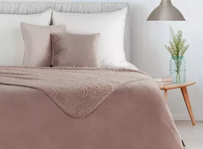 Koc jednokolorowy 150x200 TEDY mocha imitujący buklę