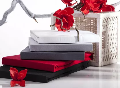 Prześcieradło z satyny bawełnianej z gumką NOVA 3 różowe 180x200