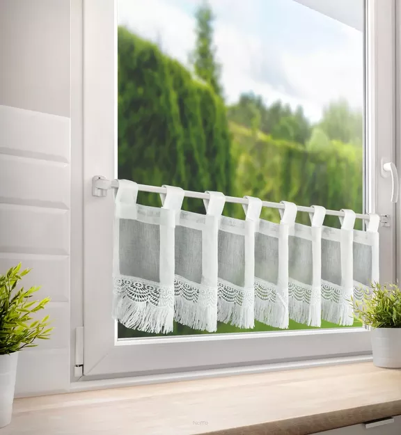 Zazdrostka na szelkach 150x30 ROXANA biała z etaminy zdobiona gipiurą z frędzelkami