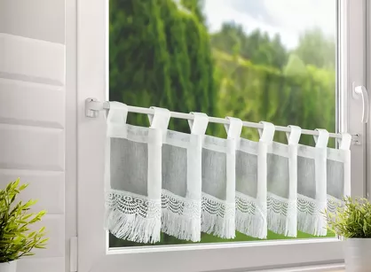 Zazdrostka na szelkach 150x30 ROXANA biała z etaminy zdobiona gipiurą z frędzelkami