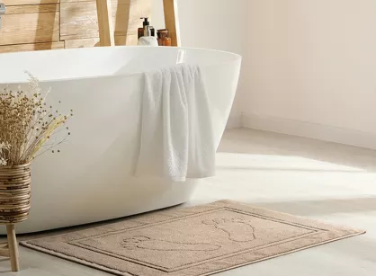 Dywanik bawełniany 50x70 SAMMY beżowy jednokolorowy z wzorem stóp