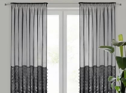 Firana na taśmie 140x270 DEBORA czarna z woalu wycinana laserowo wzorem kół