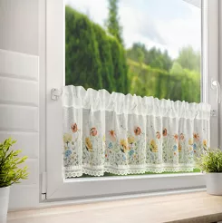 Zazdrostka w tunelu 150x30 NATI biała z etaminy zdobiona koronką z nadrukiem wiosennych kwiatów
