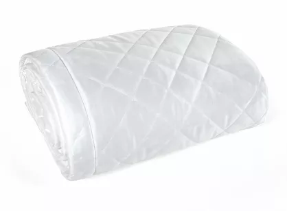 Narzuta welwetowa 170x210 RIA 6 biała przeszywana grubą nicią zdobiona wzorem geometrycznym