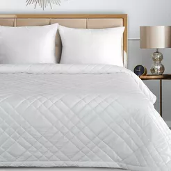 Narzuta welwetowa 170x210 RIA 6 biała przeszywana grubą nicią zdobiona wzorem geometrycznym