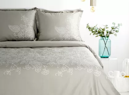 Pościel satynowa 220x200 HAFT 10A beżowa haftowana białym wzorem kwiatowym z kolekcji Premium