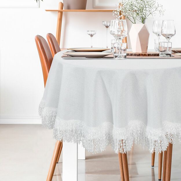 Obrus okrągły fi 150 JASPER biały wykończony wyrazistymi frędzlami z kolekcji Premium