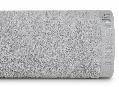 Ręcznik 30x50 EVI Pierre Cardin srebrny zdobiony bordiurą w kolorze ręcznika z logo marki