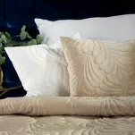 Poszewka welwetowa 45x45 RIA 4 srebrna przeszywana grubą nicią zdobiona wzorem liści - 3