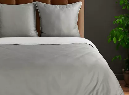 Pościel z makosatyny 220x200 EVA 8C szara z lamówką białą i napisami