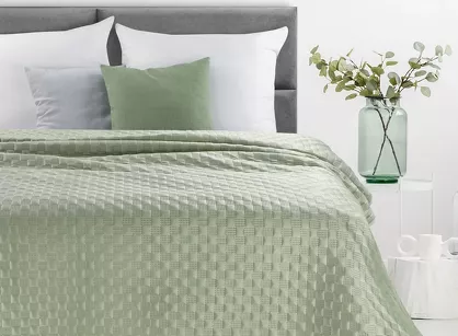 Narzuta welwetowa 170x210 SOFIA 4 jasna zieleń pikowana w dużą gęstą jodełkę