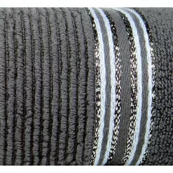 Ręcznik 70x140 FILON stalowy zdobiony bordiurą w prążki z połyskującą srebrną nicią