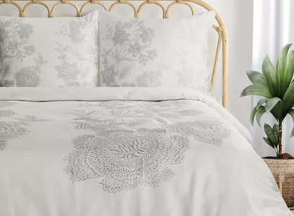 Pościel z satyny 160x200 PREMIUM 27 biała z wzorem brązowych kwiatów z kolekcji Premium
