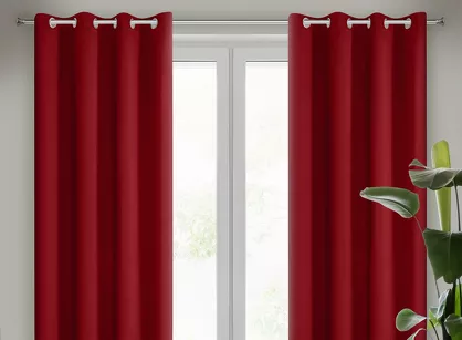Zasłona na przelotkach 135x250 LOGAN zaciemniająca czerwona jednokolorowa z półmatowej tkaniny