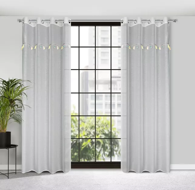 Firana na przelotkach 140x250 KIDS 2 kremowa z etaminy zdobiona taśmą dekoracyjną w wiszące słoniki