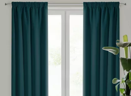 Zasłona na taśmie 135x270 LOGAN zaciemniająca petrol jednokolorowa z półmatowej tkaniny