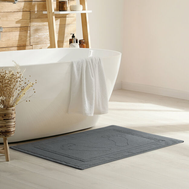 Dywanik bawełniany 50x70 SAMMY stalowy jednokolorowy z wzorem stóp