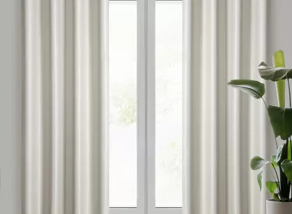 Zasłona na przelotkach 140x250 SELINA zaciemniająca kremowa z błyszczącą nicią