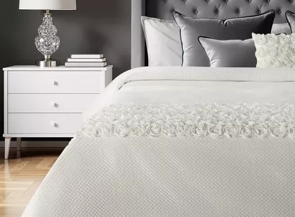 Narzuta welwetowa 220x240 ROSES Eva Minge kremowa z pasem róż 3D Premium