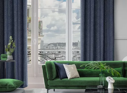 Zasłona gotowa na przelotkach 140x250 INGA welwetowa Pierre Cardin granatowa z żakardowym geometrycznym wzorem