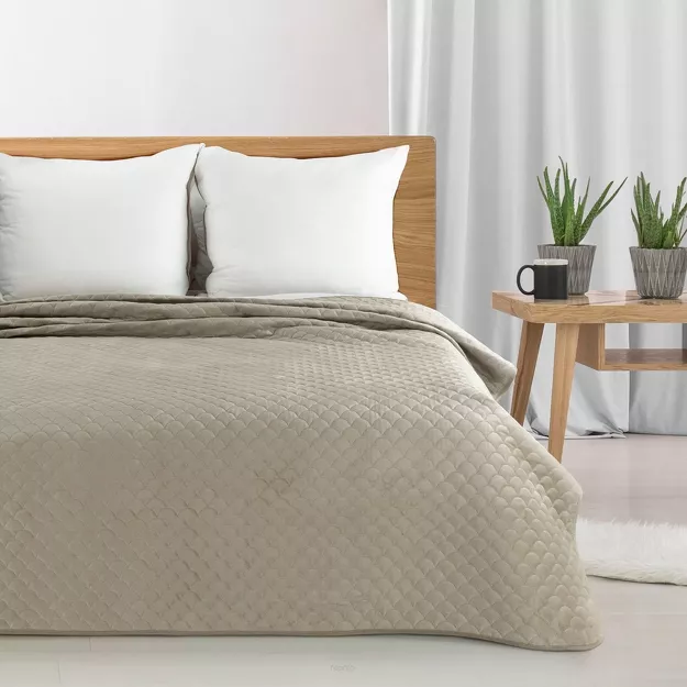 Narzuta welwetowa 220x240 ARIEL beżowa pikowana w motyw łuski