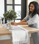 Obrus 140x220 JASPER biały wykończony wyrazistymi frędzlami z kolekcji Premium - 2