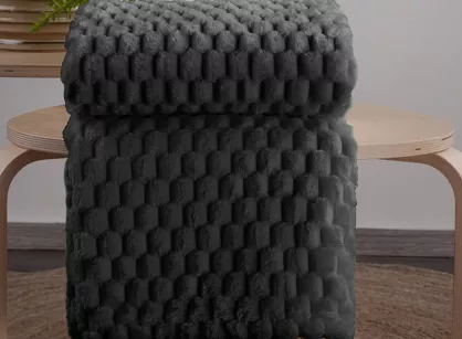 Koc 170x210 CINDY 6 czarny puszysty w drobny wzór Design 91