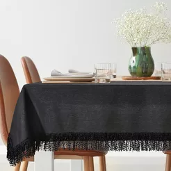 Obrus 140x180 JASPER czarny wykończony wyrazistymi frędzlami z kolekcji Premium