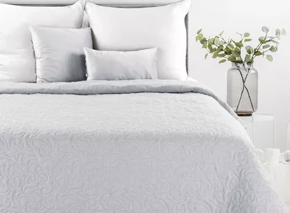 Narzuta jednokolorowa 200x220 LEN 4 srebrna pikowana w ornamentowy wzór imitująca len