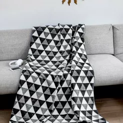 Koc bawełniany 150x200 1705-2 biały stalowy w trójkąty wykończony szydełkiem