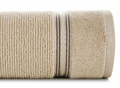 Ręcznik 70x140 FILON beżowy zdobiony bordiurą w prążki z połyskującą srebrną nicią