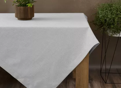 Obrus 140x220 STELLA 2 srebrny zdobiony kantą z wplecioną nicią srebrną