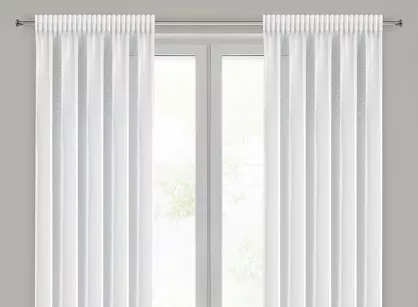 Firana na taśmie 135x260 KLEO biała z etaminy zdobiona pasem cyrkonii