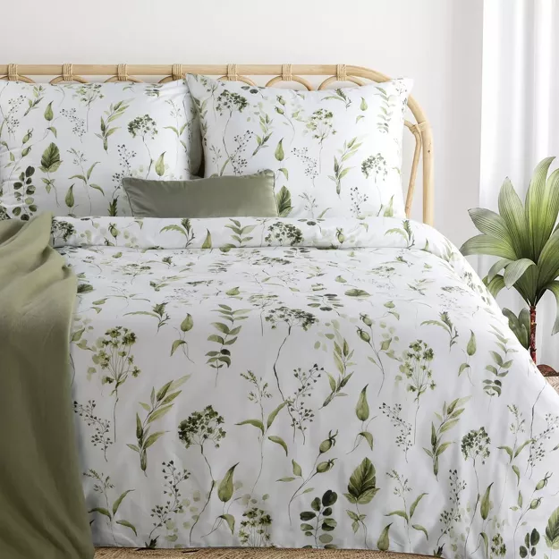 Pościel satynowa 220x200 SPRING 105 biała oliwkowa z delikatnym wzorem kwiatowym z kolekcji Classic