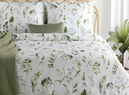 Pościel satynowa 220x200 SPRING 105 biała oliwkowa z delikatnym wzorem kwiatowym z kolekcji Classic