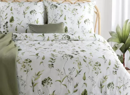 Pościel satynowa 220x200 SPRING 105 biała oliwkowa z delikatnym wzorem kwiatowym z kolekcji Classic