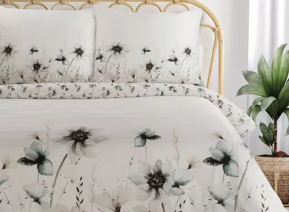 Pościel satynowa 160x200 PREMIUM 22 biała z wzorem szarobeżowych kwiatów z kolekcji Premium