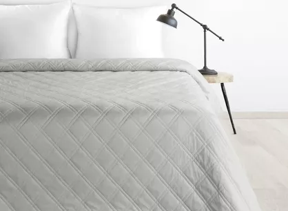 Narzuta welwetowa 200x220 LUIZ 8 srebrna pikowana hot press w wyrazisty geometryczny wzór