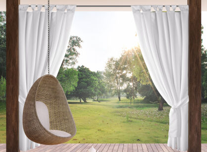 Zasłona na taras 155x220 GARDEN 2 na szelkach zapinanymi na rzepy biała wodoodporna