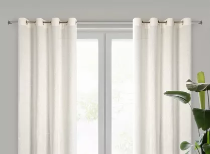 Zasłona na przelotkach ESSI kremowa w stylu eko o strukturze siatki z błyszczącą złotą nicią