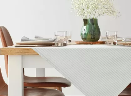 Nakładka świąteczna 85x85 FLASH 6 z bawełny szampańska z wzorem w prążki z wplecioną nicią jasnozłotą