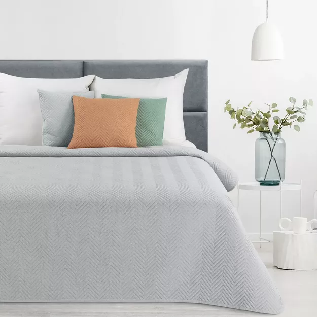 Narzuta jednokolorowa 220x240 LEN 3 srebrna pikowana w gęstą jodełkę imitująca len