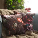 Poszewka welwetowa 45x45 VELVET 130 bordowa z designerskim wzorem kwiatowym obszyta lamówką - 4