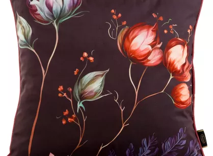 Poszewka welwetowa 45x45 VELVET 130 bordowa z designerskim wzorem kwiatowym obszyta lamówką