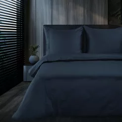 Pościel z makosatyny 160x200 ELEGANT 1F Eva Minge ciemny granat z ozdobną kantą i haftem