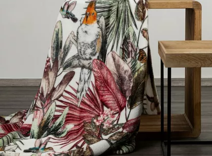 Koc 150x200 PARROT zielony różowy z nadrukiem egzotycznych liści i papug Design 91