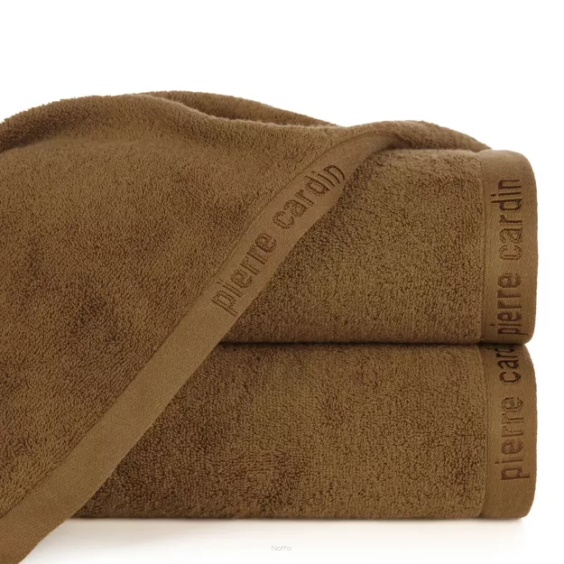 Ręcznik 70x140 EVI Pierre Cardin miodowy zdobiony bordiurą w kolorze ręcznika z logo marki