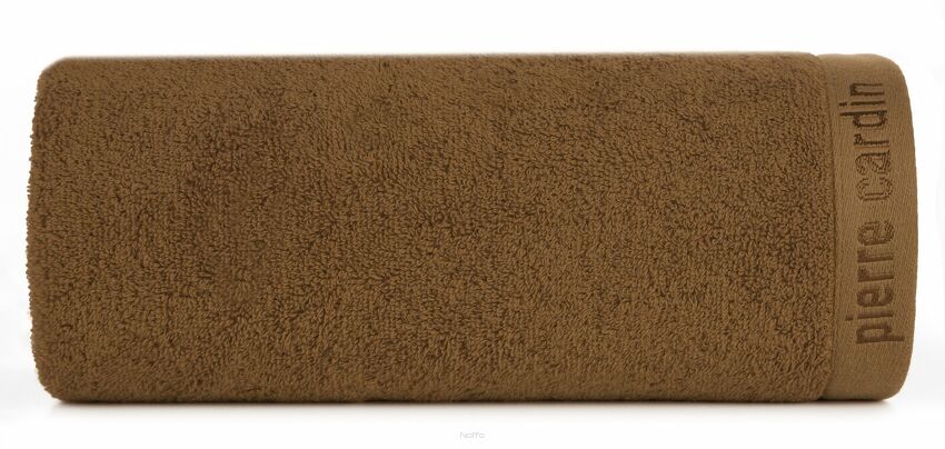 Ręcznik 70x140 EVI Pierre Cardin miodowy zdobiony bordiurą w kolorze ręcznika z logo marki 430 g/m2