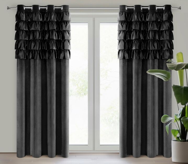 Zasłona na przelotkach 140x250 AURA welwetowa czarna jednokolorowa zdobiona w górnej części falbanami